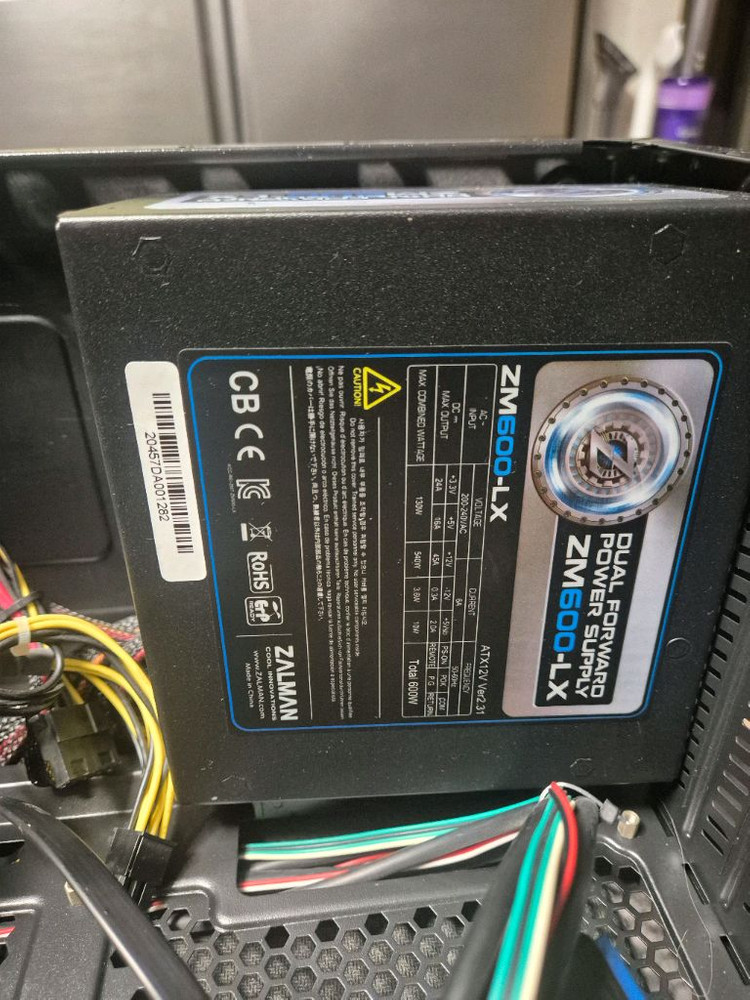 파워 서플라이 잘만 600W 전체적으로 깨끗하고 작동잘됩니다 이미지