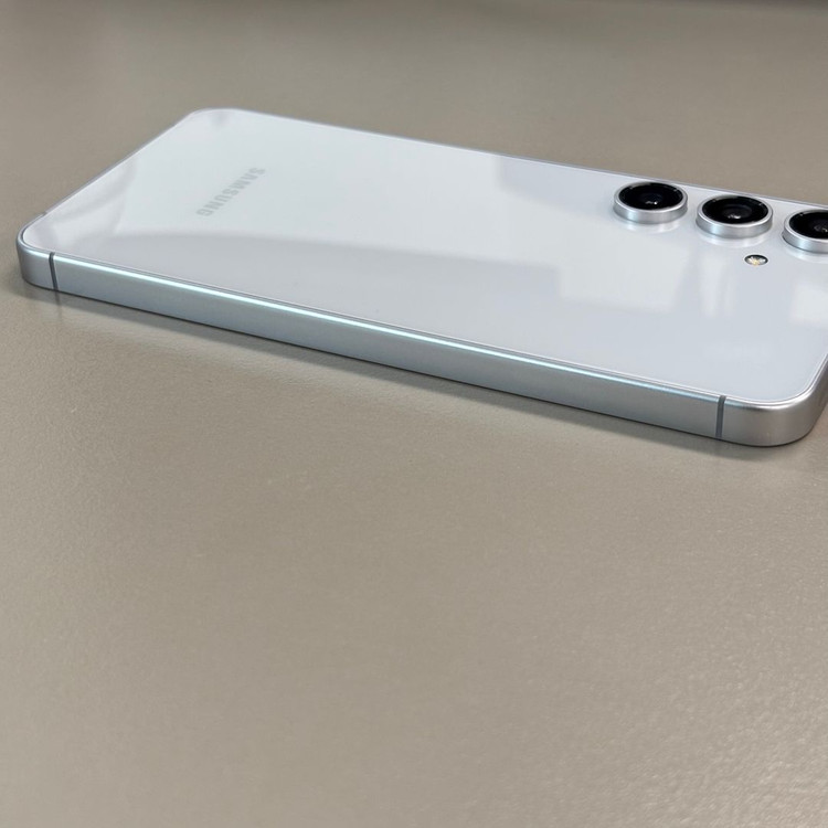 갤럭시S24FE 실버색상 256용량 25년6월개통 S급 깨끗한단말기 정상해지 공기계 이미지