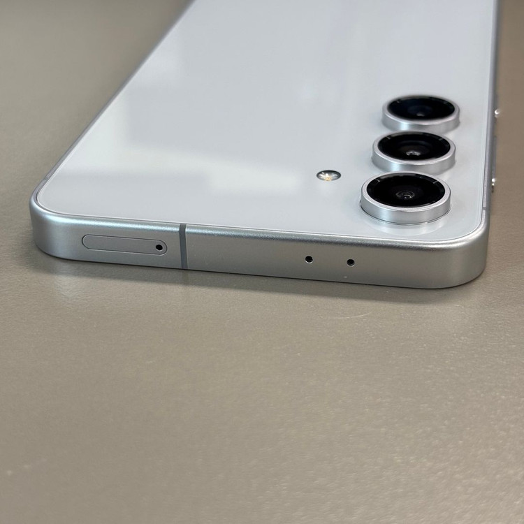 갤럭시S24FE 실버색상 256용량 25년6월개통 S급 깨끗한단말기 정상해지 공기계 이미지