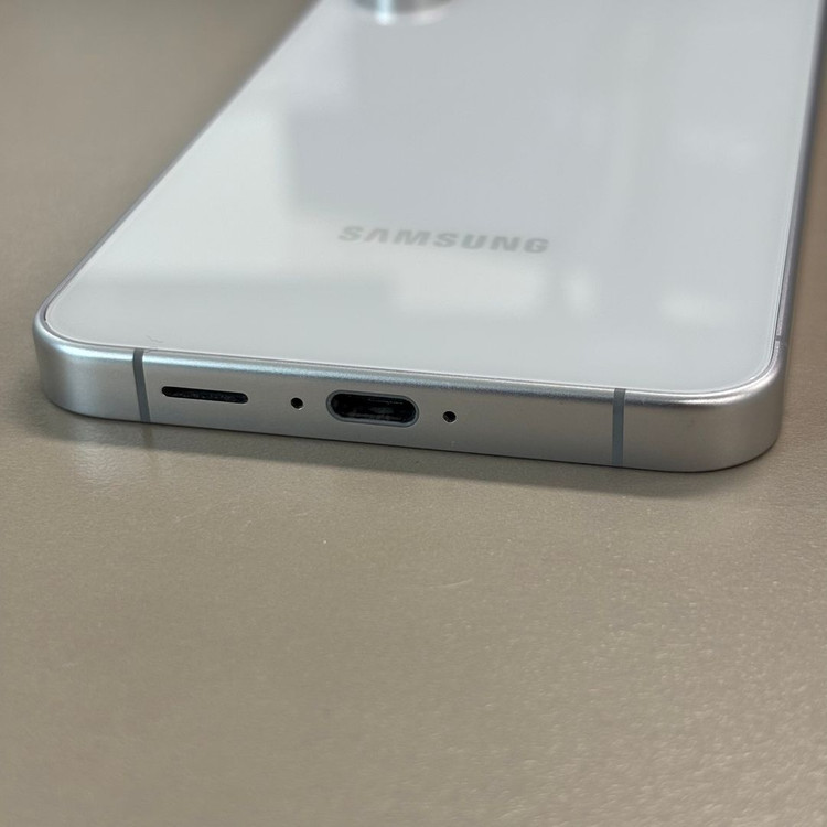 갤럭시S24FE 실버색상 256용량 25년6월개통 S급 깨끗한단말기 정상해지 공기계 이미지