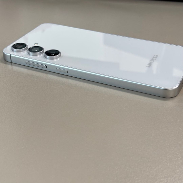 갤럭시S24FE 실버색상 256용량 25년6월개통 S급 깨끗한단말기 정상해지 공기계 이미지