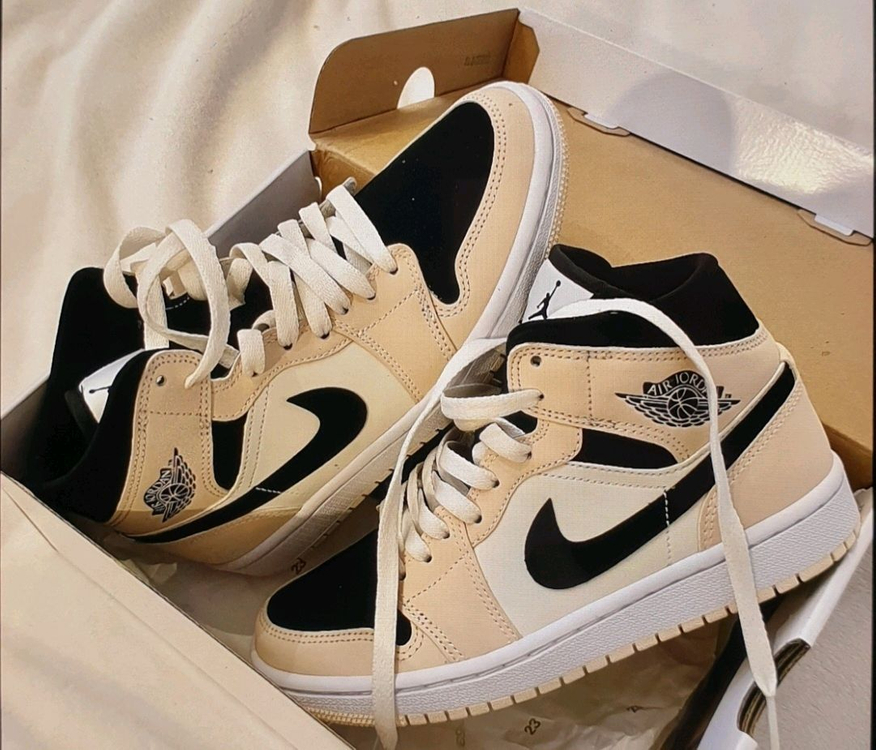 나이키 에어조던 1 미드 베얼리 오렌지 220 이미지