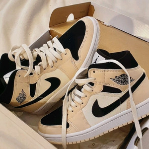 나이키 에어조던 1 미드 베얼리 오렌지 220 이미지