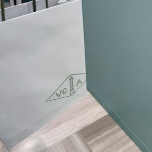 반클리프 기요세 팔찌 화이트골드 이미지