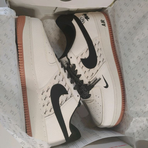 나이키 에어포스1 스투시 콜라보 한정 270mm새상품 개간지. 이미지