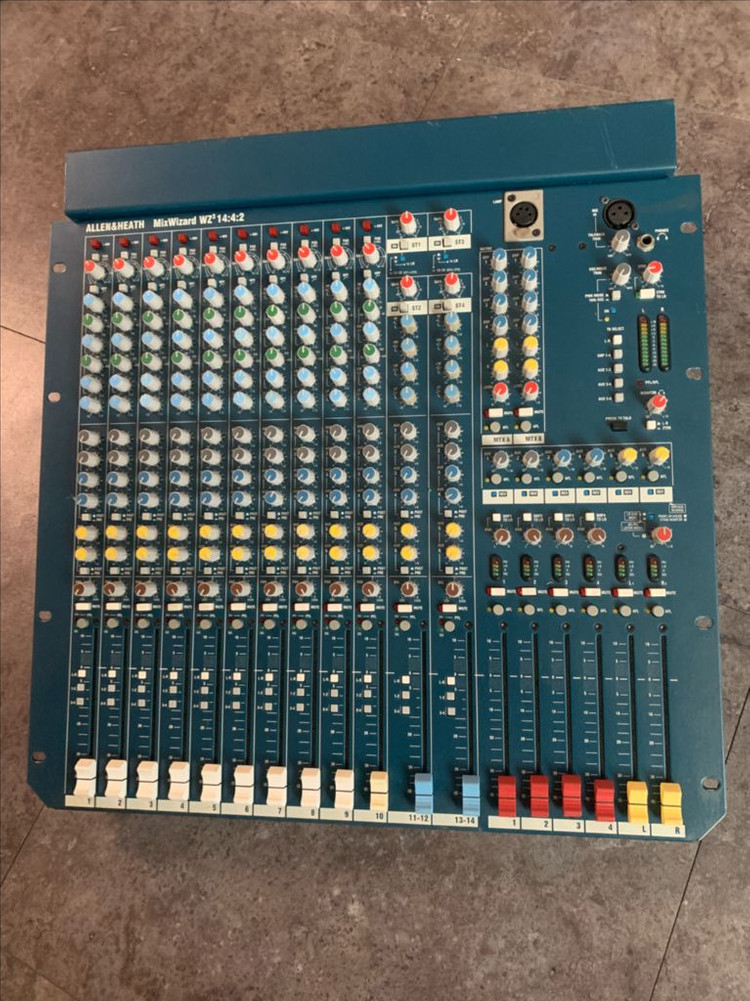 알렌히스Allen & Heath MixWizard WZ 14:4:2 믹싱 콘솔 이미지