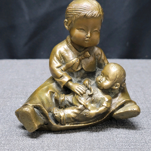 황동 엄마 모자 동브론즈 이미지