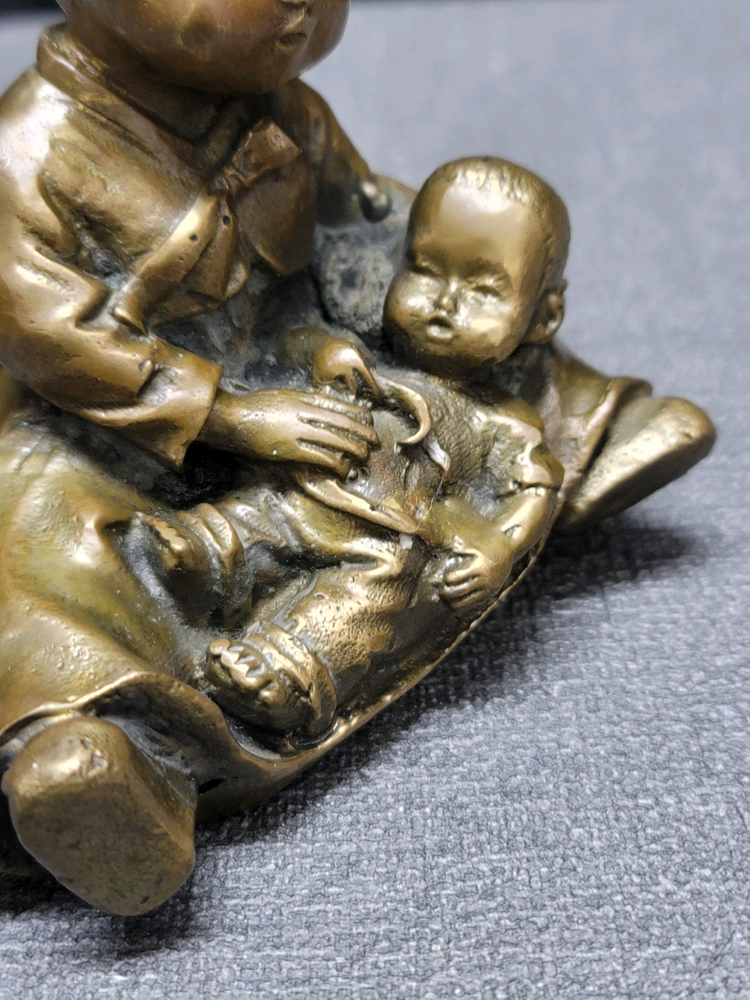 황동 엄마 모자 동브론즈 이미지