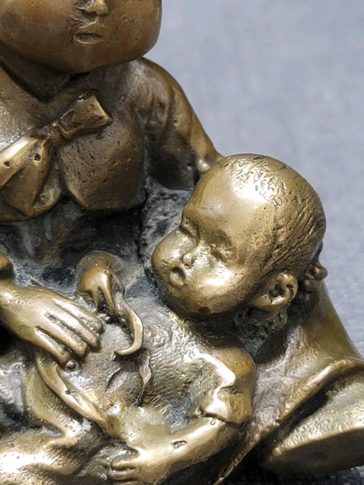 황동 엄마 모자 동브론즈 이미지