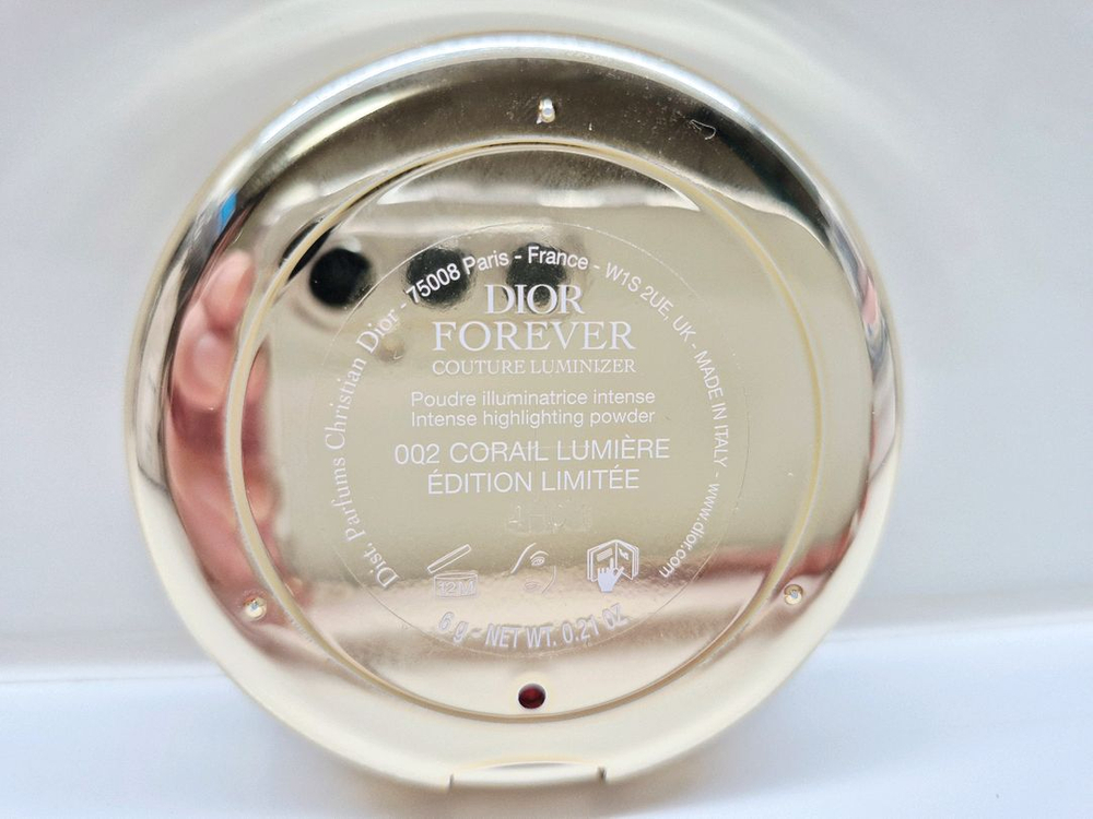 [한정판] 디올 포에버 글로우 루미나이저 002 코랄 뤼미에르 홀리데이 하이라이터 이미지
