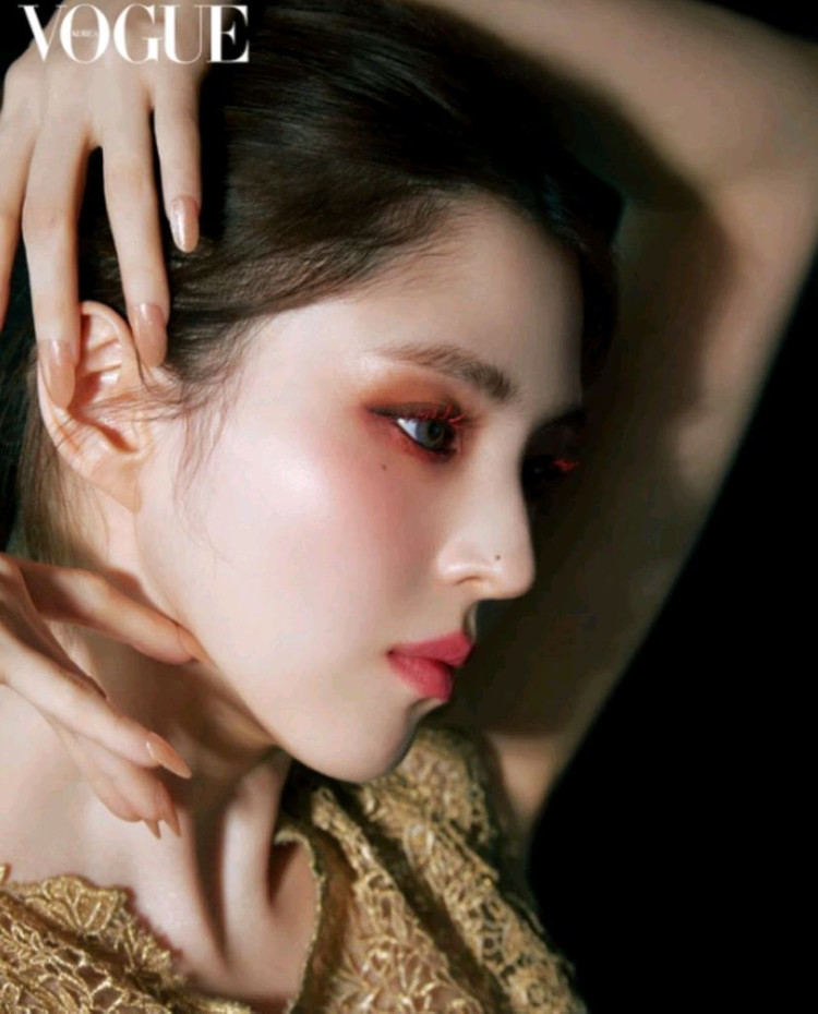 [한정판] 디올 포에버 글로우 루미나이저 002 코랄 뤼미에르 홀리데이 하이라이터 이미지