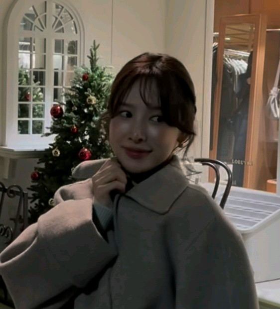 [한정판] 디올 포에버 글로우 루미나이저 002 코랄 뤼미에르 홀리데이 하이라이터 이미지