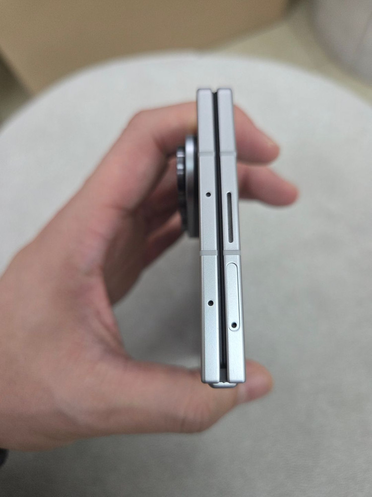 [140만]S급 갤럭시Z플립7 실버 512기가 이미지