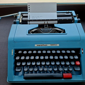 마라톤 한글타자기-파란색-바로사용 부드러운 이미지