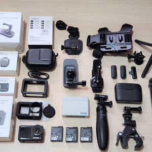 Dji 오즈모 액션4 신품급 풀셋트 (바이크킷, 헤드, 체스트, 미니셀피등등) 이미지