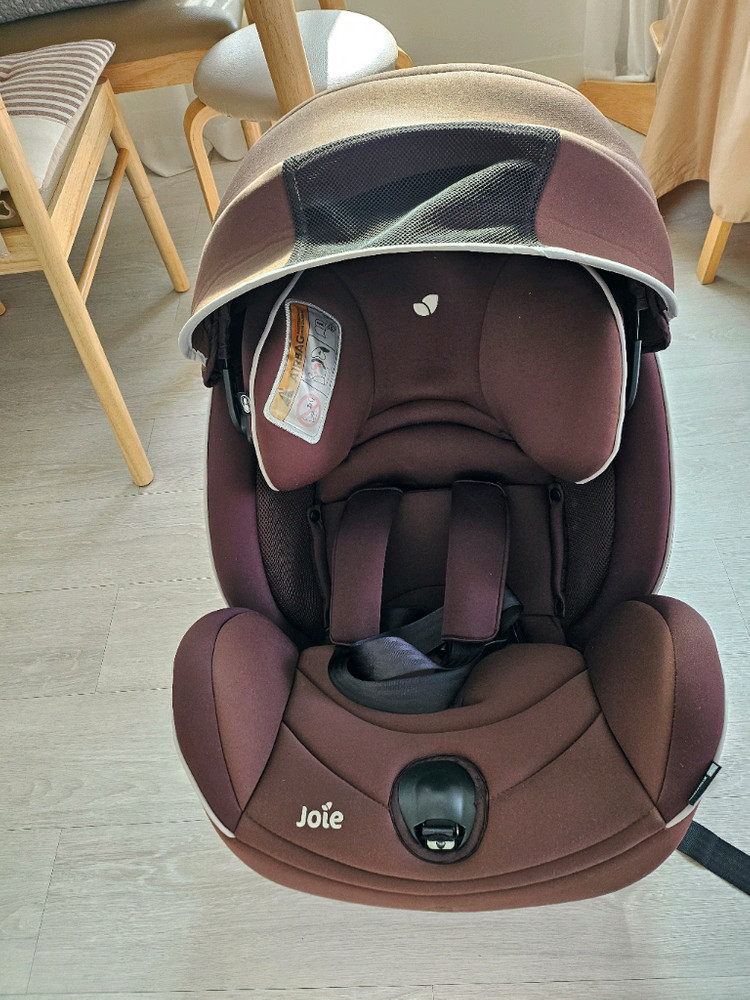 조이 차량용 카시트 브라운 이미지