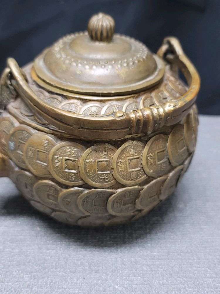 황동 엽전 주전자 이미지