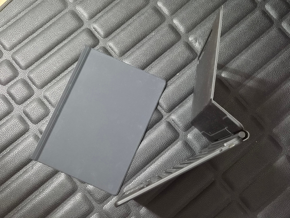 [S급] 갤럭시탭 S9 플러스 셀룰러 5G 256G 그라파이트 및 정품 키보드 케이스 2종 및 호환 키보드케이스 이미지