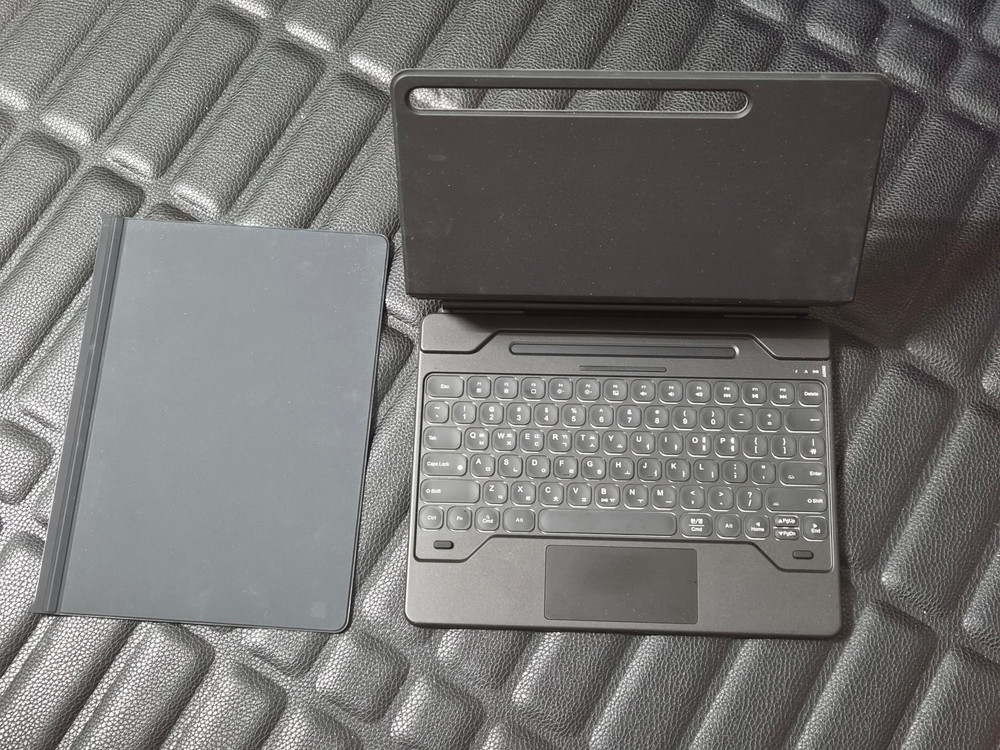 [S급] 갤럭시탭 S9 플러스 셀룰러 5G 256G 그라파이트 및 정품 키보드 케이스 2종 및 호환 키보드케이스 이미지