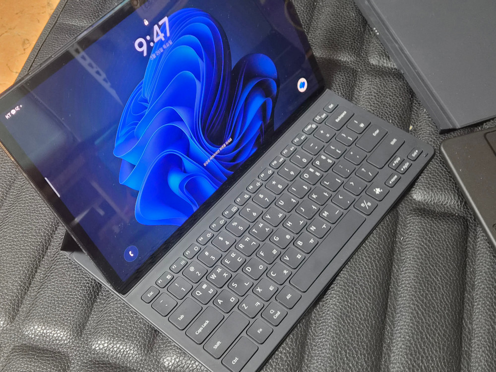 [S급] 갤럭시탭 S9 플러스 셀룰러 5G 256G 그라파이트 및 정품 키보드 케이스 2종 및 호환 키보드케이스 이미지