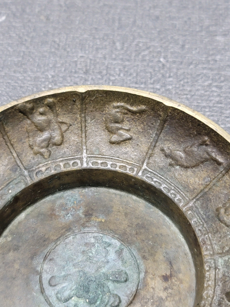 십이간지 황동 접시 이미지