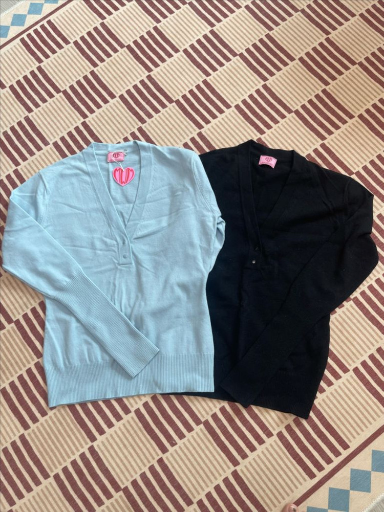 (새상품) 매니모어몽 에센셜 브이 니트탑 (블루) 이미지