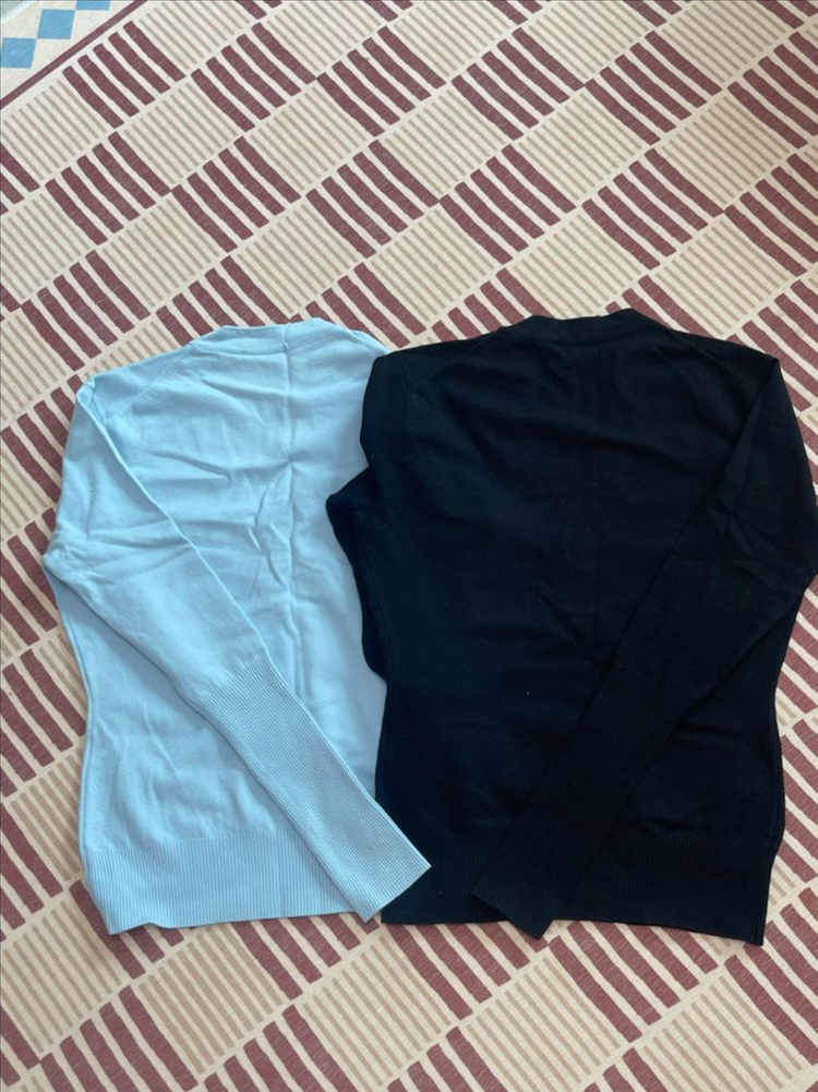 (새상품) 매니모어몽 에센셜 브이 니트탑 (블루) 이미지