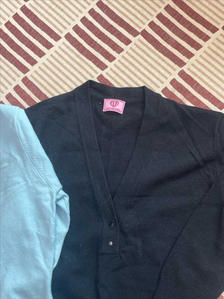 (새상품) 매니모어몽 에센셜 브이 니트탑 (블루) 이미지