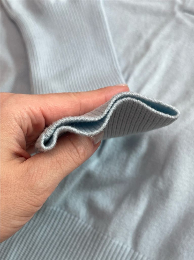 (새상품) 매니모어몽 에센셜 브이 니트탑 (블루) 이미지