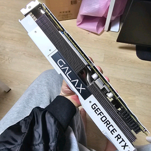 RTX 2080super ex white 그래픽카드 이미지