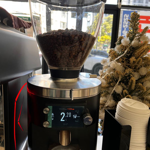 커피 그라인더 이미지