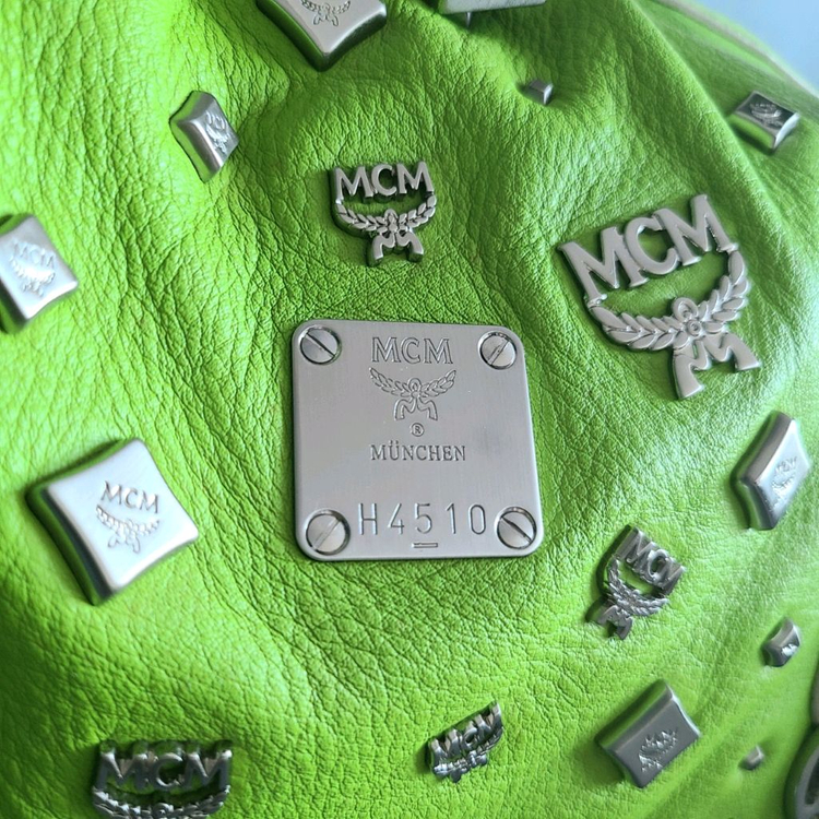 mcm 엠씨엠 스터드 블룸백 보스턴가방 숄더백 빅백 여행가방 이미지