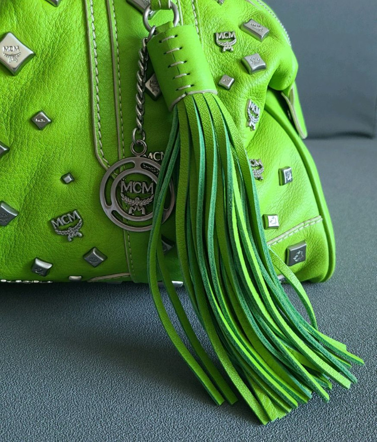 mcm 엠씨엠 스터드 블룸백 보스턴가방 숄더백 빅백 여행가방 이미지