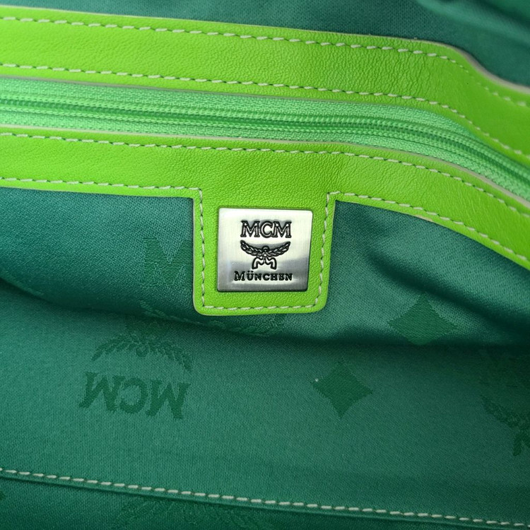 mcm 엠씨엠 스터드 블룸백 보스턴가방 숄더백 빅백 여행가방 이미지