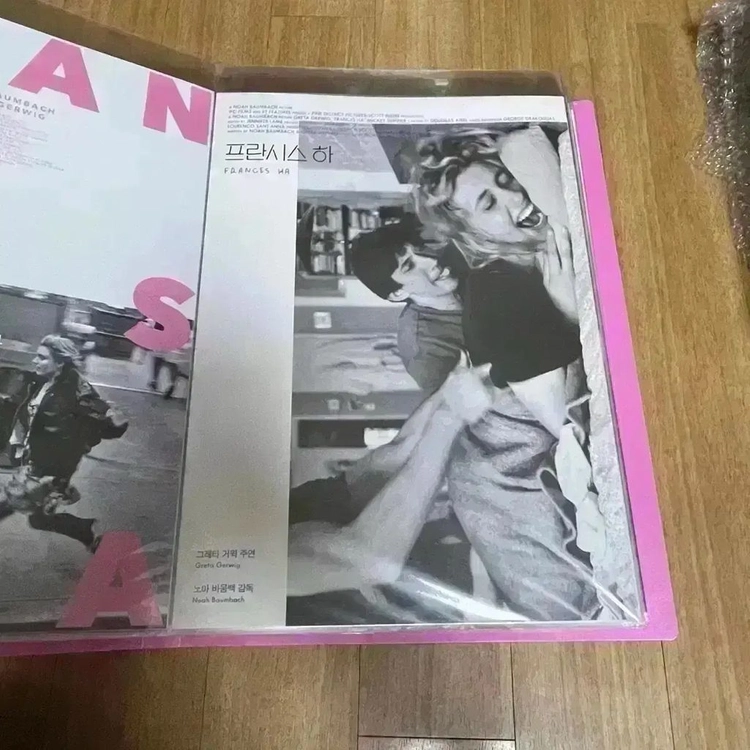 프란시스하 A3포스터 씨네큐 오리지널 패키지&아트하우스뱃지 그레타거윅영화 이미지