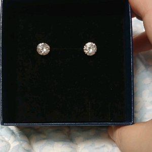 모이사나이트 총4캐럿 실버 귀걸이 팝니다 이미지