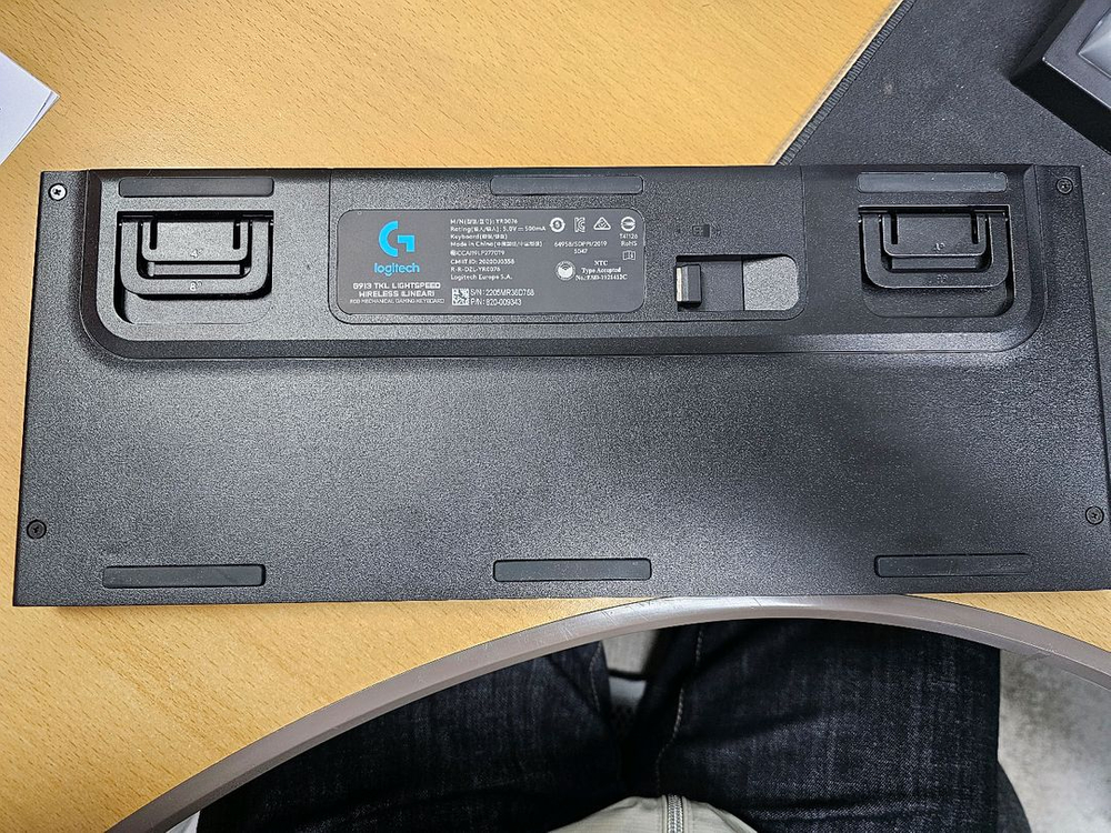 로지텍 g913 tkl 리니어 적축 무선키보드 이미지
