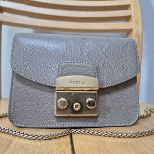 훌라 메트로폴리스 미니 체인백 이미지