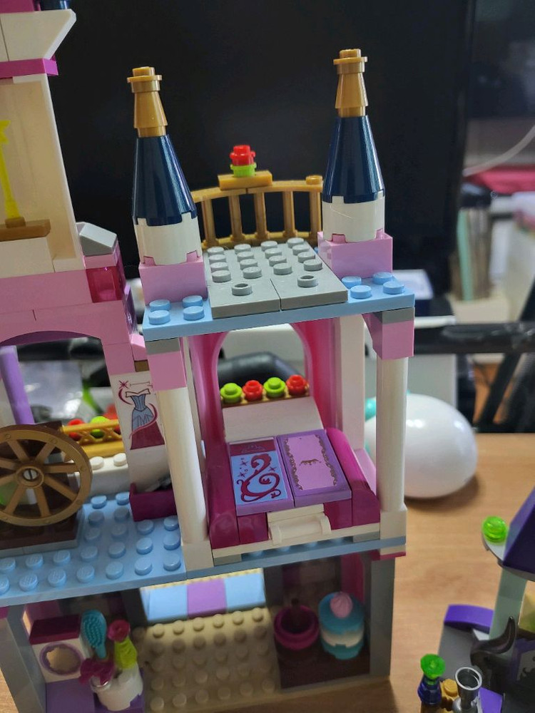 레고41152프렌즈 잠자는 숲속의 공주성 이미지