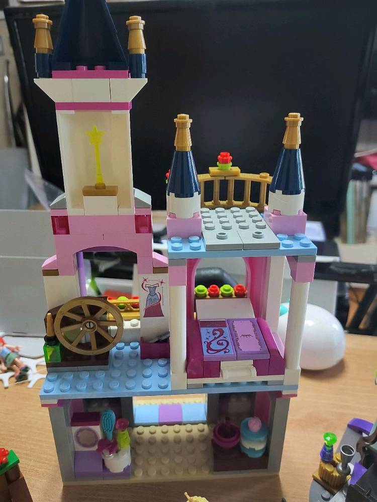 레고41152프렌즈 잠자는 숲속의 공주성 이미지