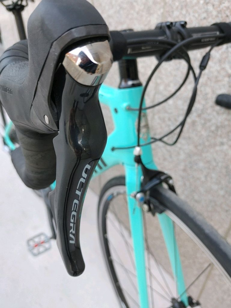 상태최상 23년 비앙키 스프린트 시마노 울테그라 카본로드자전거 55사이즈 팔아요. 이미지