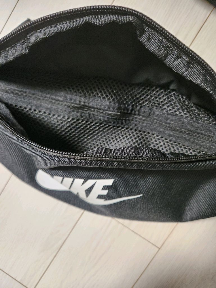 새상품급)나이키 헤리티지 웨이스트팩 크로스백40.5cm(가로) x 10cm(폭) x 15cm(세로)여러 중고사이트에 이미지