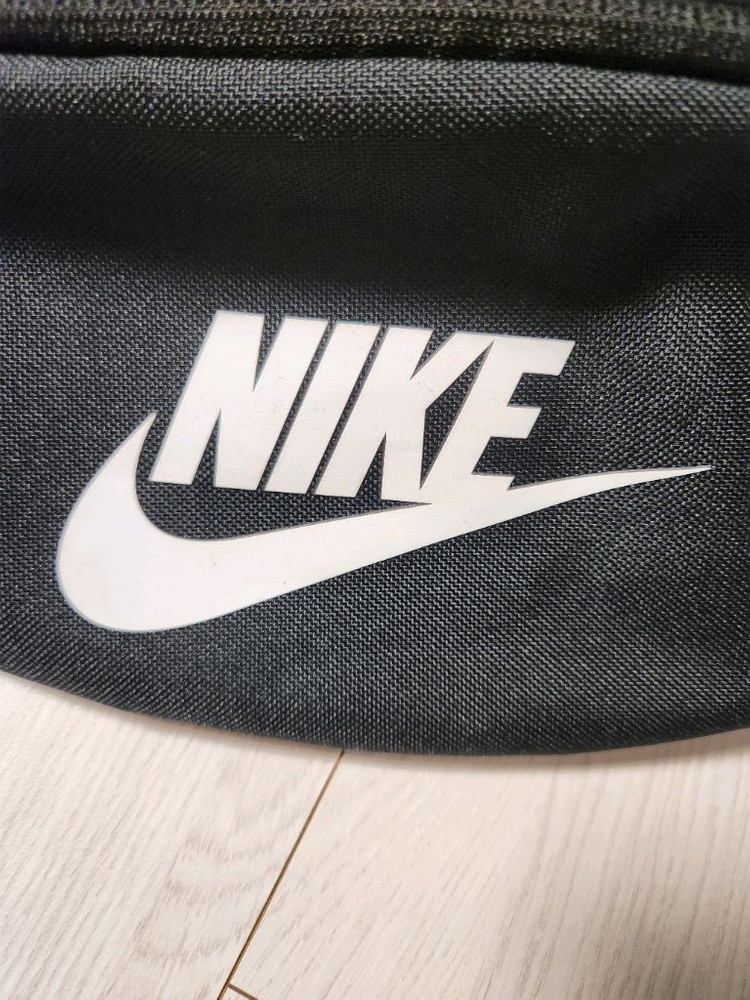 새상품급)나이키 헤리티지 웨이스트팩 크로스백40.5cm(가로) x 10cm(폭) x 15cm(세로)여러 중고사이트에 이미지