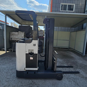 배터리 2017년식 클라크 입식 1.5톤 전동지게차 삼단 4.3M인상 390만 이미지