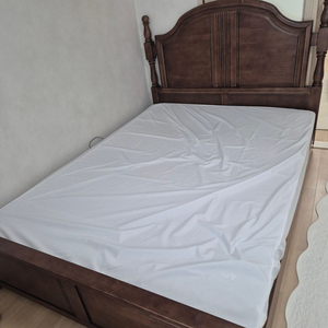 퀸 침대 프레임 + 센스맘 매트리스 2장 / 상태 좋음 / 개별 구매 가능 이미지