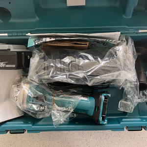 마끼다 무선그라인더 DGA402 새제품 (충전기,배터리,날포함) 이미지