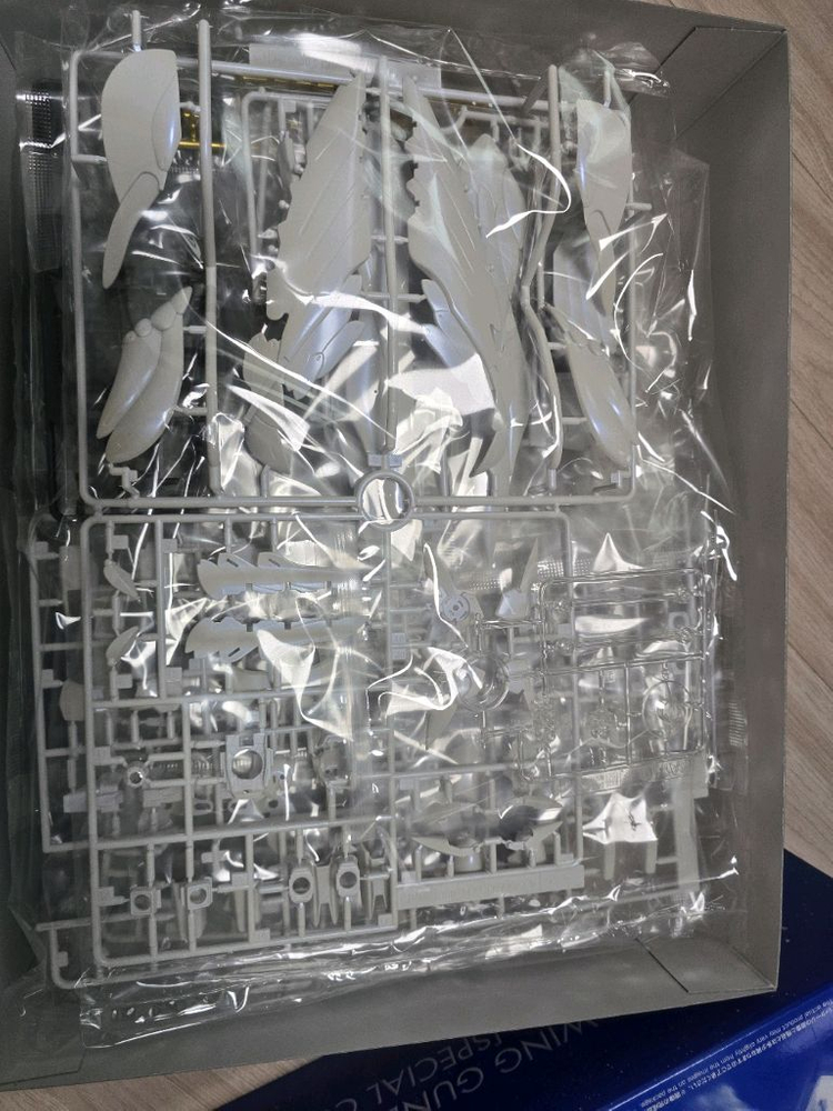 건담 프라모델 mg윙건담 드라이 츠베르크 스페셜코팅 세트 이미지