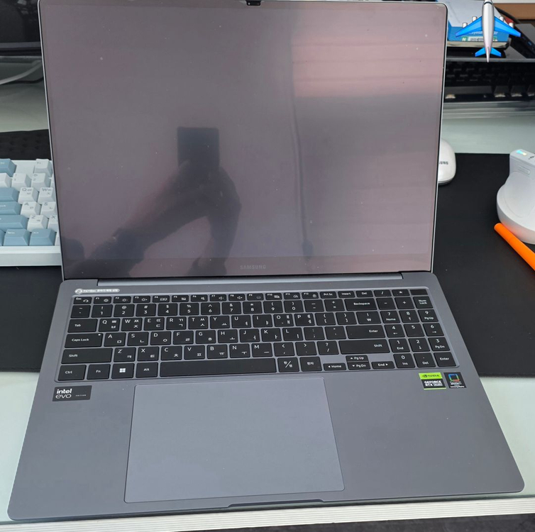 삼성전자 갤럭시북4 울트라 NT960XGL-XC92G RAM 32GB 1TB 이미지