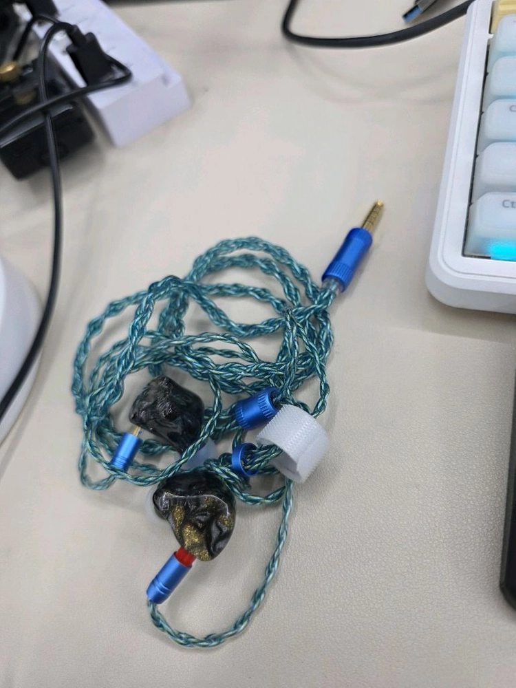 IvipQ conch v13+175 오일케이블 4.4조합 이어폰판매 - 안심되는 중고거래