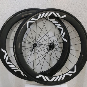 [상태최상] 아비아브 아데온 2세대 튜블리스 카본 휠셋(림브) +카본패드 팝니다.(오천성타이어)(63만) 이미지